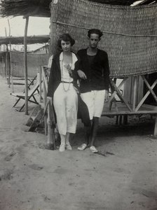 Portret van een stel op het strand, Versilia door Unknown photographer