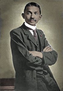 Portret van politiek leider Mohandas Karamchand Gandhi (1869-1948) bekend als de Mahatma, Indiase politieke en spirituele leider door Unknown photographer