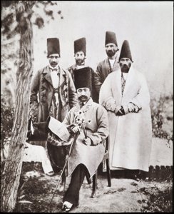 De sjah van Perzië Nasser-ed-Din en zijn kamerheren door Unknown photographer
