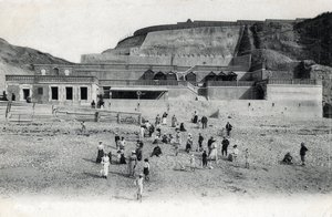 Uitzicht op het strand van Mesnil Val met zijn casino en terrassen, Manche Normandië, ansichtkaart uit het begin van de 20e eeuw