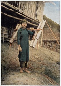 Waterdrager in Tonkin, Vietnam, circa 1898 - fotografie