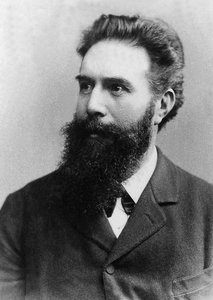 Wilhem Conrad Roentgen door Unknown photographer