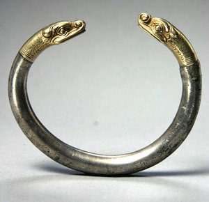 Armband (zilver en goud) door Urartian