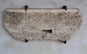 Steen met inscriptie en decoraties (foto) door Venetian School