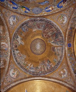 Zicht op de koepel met mozaïeken op een gouden achtergrond (Romaans en Byzantijnse stijl) die het leven van Mozes illustreren. In de pendentieven, de vier profeten Salomo, David, Zacharia, Maleachi. Begin van de 13e eeuw. Basiliek San Marco