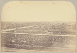 Pl. XVI. Panoramisch uitzicht oost van museum