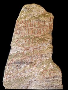 Een stele met runeninscripties die een Vikingruiter met een hond voorstelt (steen) door Viking Viking