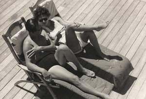 Paar aan boord van het cruiseschip 