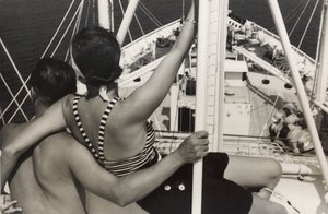 Paar aan boord van het cruiseschip 