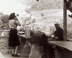 Mensen tijdens een picknick, ca. 1955-60 (z/w foto) door Vincenzo Balocchi