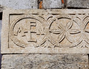 Detail van de westelijke gevel van de Kerk van Santa Maria de Lara, Quintanilla de las Vinas, Spanje