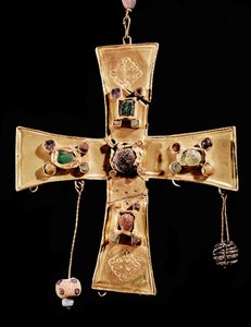 Torredonjimeno kruis (metaal ingelegd met edelstenen en bloemmotieven, 6e-7e eeuw) door Visigothic