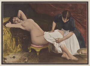 Vrouw die uit bed komt