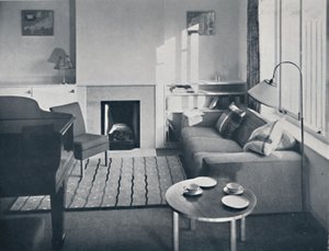 Elsa Booth - Woonkamer die was ontworpen om een vleugelpiano te herbergen, 1939 door W. Dennis Moss