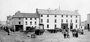 Het Plein, Mountmellick, County Laois, Ierland, 1924-1926 door W. Lawrence