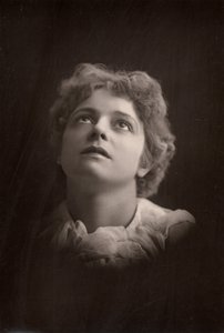 Olga Brandon (geboren 1865) Australisch geboren actrice. (woodburytype)