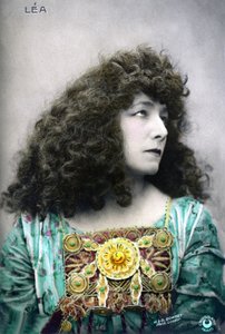 Henriette Rosine Bernard alias Sarah Bernhardt (1844-1923) in de rol van Léa (foto)