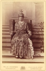[Sarah Bernhardt als keizerin Theodora in Sardou