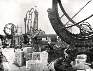 Enkele instrumenten bovenop het observatorium, Peking, China, 1895