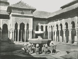 Het Hof van de Leeuwen, Alhambra, Granada, Spanje, 1895 door W and S Ltd