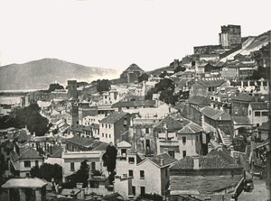 Uitzicht op de stad, Gibraltar, 1895 door W and S Ltd