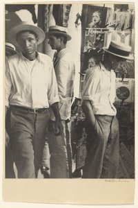 Mensen in het centrum van Havana Schoenpoetskraam