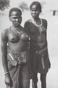Inheems Meisje uit Centraal-Afrika door Walter Mittelholzer