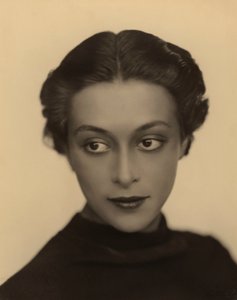 Portret van een jonge vrouw, Triëst, c.1928 (gelatinezilverdruk)