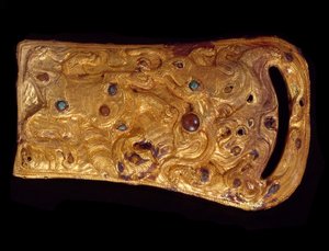 Chinese kunst: gouden riemgesp ingelegd met edelstenen. Westelijke Han-dynastie (206 v.Chr.-25 n.Chr.). Parijs, Cernuschi Museum door Western Han Dynasty Chinese School