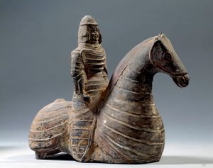 Chinese kunst: beeldje van ruiter in harnas (206 v.Chr.-220 n.Chr.), Han-periode. Parijs, Musee Cernuschi