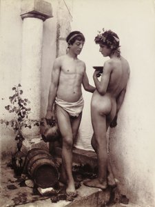 Twee jonge mannen in klassieke pose