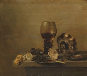 Stilleven met een gebroken glas