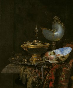 Magnifiek stilleven met Holbein-kom, Nautilus en glazen beker en fruitschaal