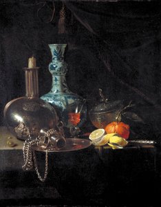 Stilleven met een pelgrimsfles, kandelaar, porseleinen vaas en fruit door Willem Kalf