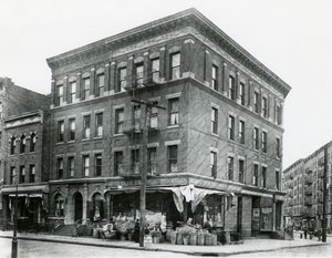 767 East 152nd Street, 7 december 1915 door William Davis Hassler