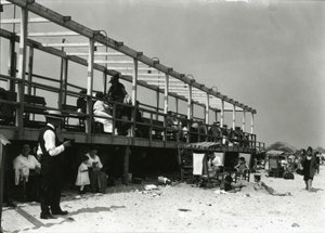 Strandscène, Coney Island, ca. 1910-21 door William Davis Hassler
