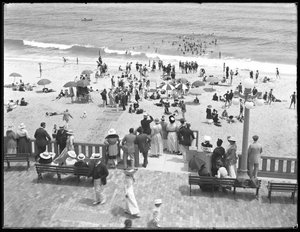 Strandgangers en baders, Deal, New Jersey, juli 1916