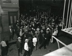 Evangelistencommissie op Pell Street, 6 augustus 1916 door William Davis Hassler