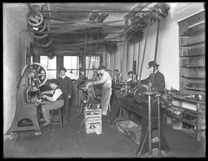 Werkplaats op de vijfde verdieping, Geyser Electric Water Heater Company, 42 Hudson Street, New York City, 31 december 1914 door William Davis Hassler