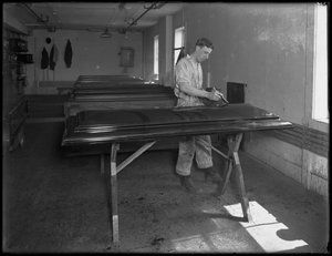 Het toppen van houten kisten, Oneida, New York, 3 april 1916