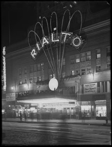 Verlichte tent voor het Rialto Theater, New York City, 6 januari 1917