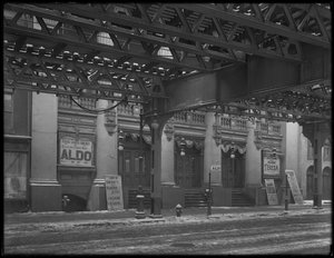 Italiaanse borden buiten het Thalia Theater, 46 Bowery, New York City, maart 1916 door William Davis Hassler