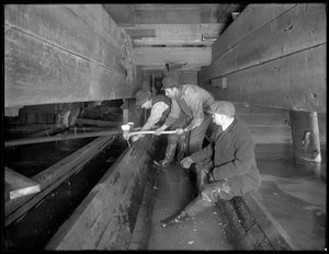 Mannen aan het werk in de riool van W. 129th Street, New York, ca. 1911