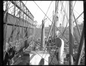 R.M.S. Carpathia laden bij Pier 54 N.R., 1912