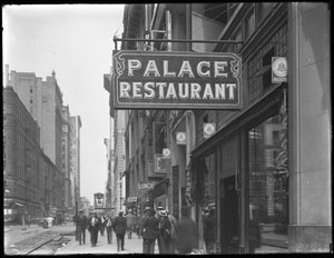 Bord voor het Palace Restaurant, W. 28th Street, New York City, 29 juli 1916 door William Davis Hassler
