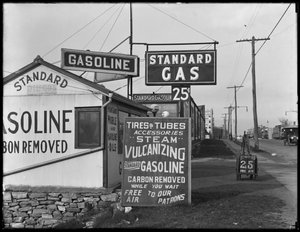 Standard benzinestation, 4589 Broadway, New York City, 2 mei 1917