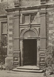 Deur, Aston Hall, Warwickshire (zw/w foto) door William Galsworthy Davie