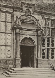 Deur, Aston Hall, Warwickshire (zw/w foto) door William Galsworthy Davie