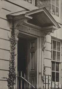 Deur, Castle Hill, Winchester (zwart-wit foto) door William Galsworthy Davie