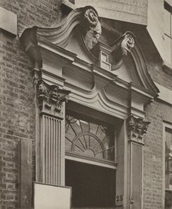 Deur, Crutched Friars, Londen door William Galsworthy Davie